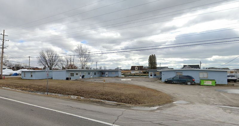 Holiday Motel - Street View (newer photo)